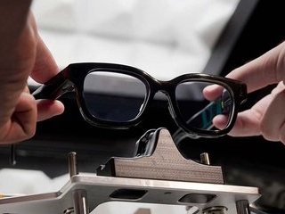 Google, Magic Leap Show Off New Android XR Glasses Prototype With In-Lens Display