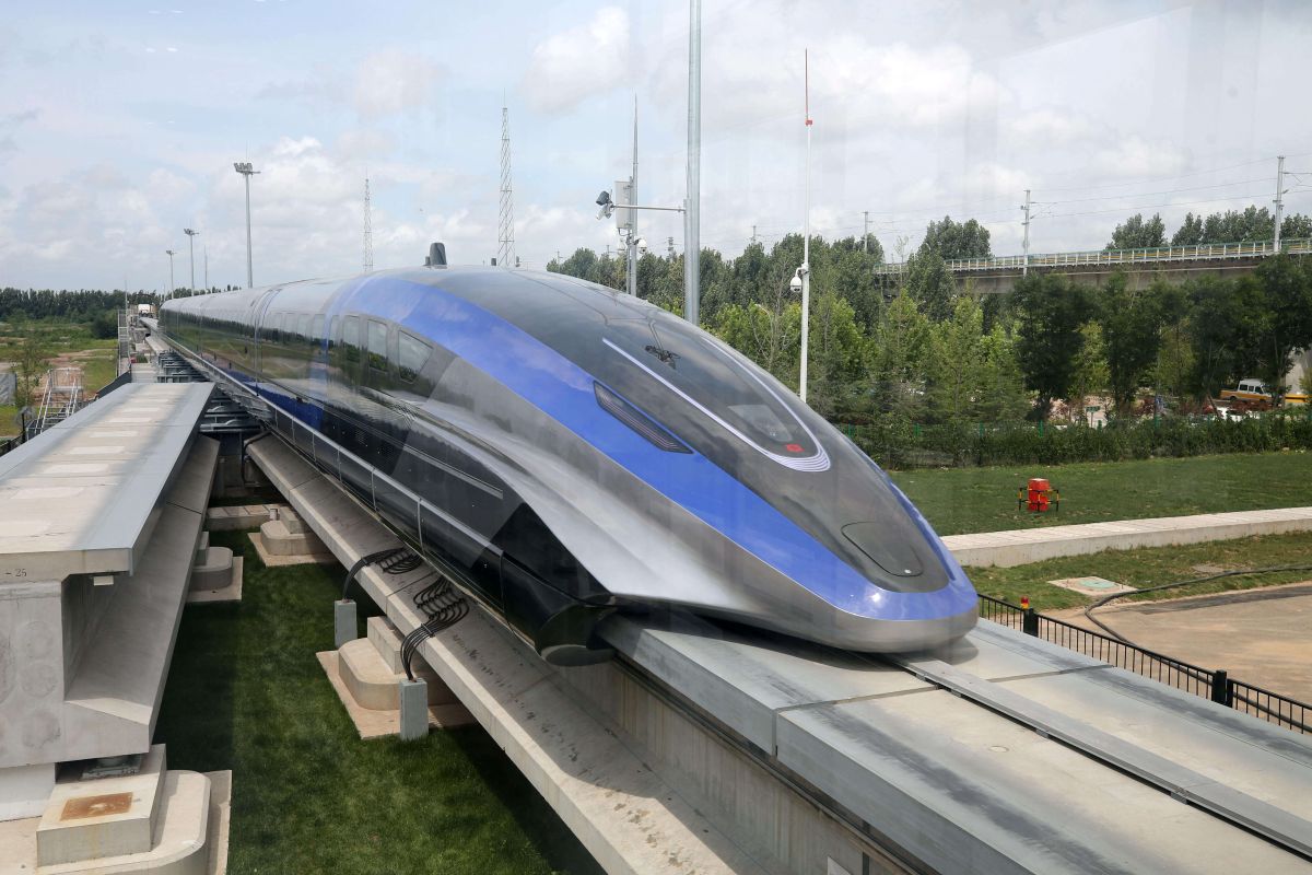 China Unveils New Maglev Train That 'Levitates' Above the Track, Has Top Speed of 600kmph