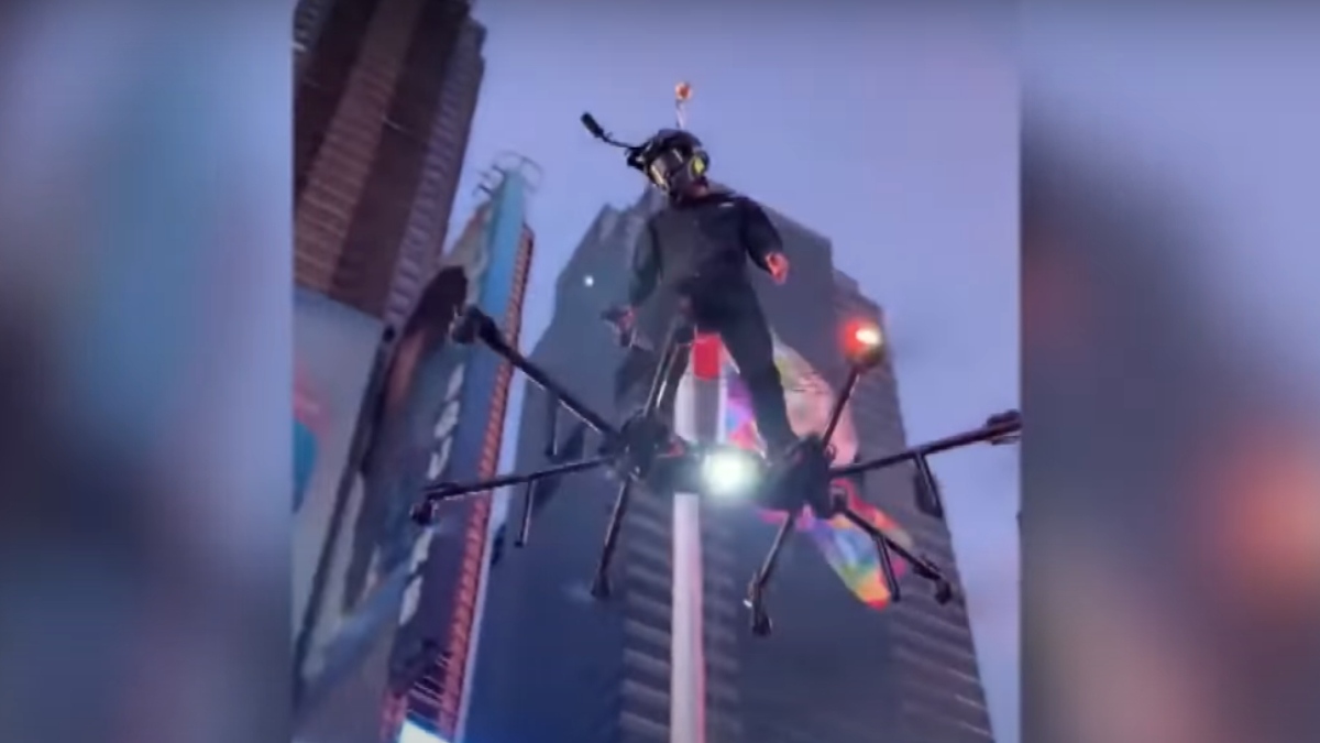 Man Flying on Hoverboard Over New York’s Times Square Reminds People of Famous Spider-Man Villain