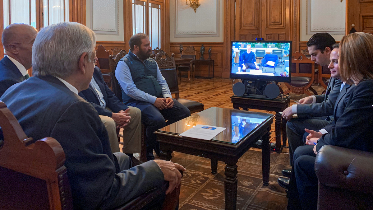 Mexican President Pitches Universal Internet in Chat With Facebook's Zuckerberg