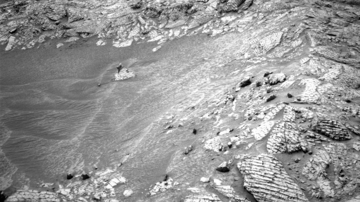 NASA’s Curiosity Rover Finds Crater Filled With Sand, Alters Drilling Plans