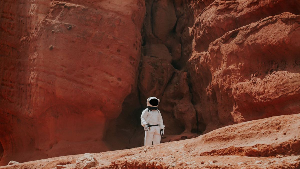 Mars&rsquo; Long Lost Moon Could Help Explain Its Extreme Terrain, Claims Study