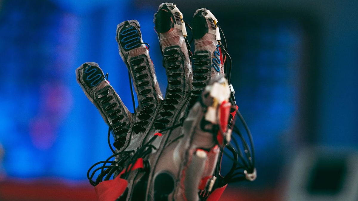 Meta Showcases Prototype Haptic Glove, Will Let Users Feel Objects in VR