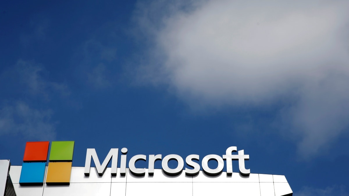 Microsoft Warns of Massive COVID-19 Themed Phishing Campaign That Lets Attackers Gain Remote Access Microsoft Security Intelligence,Microsoft,COVID 19 phishing attacks,coronavirus,COVID 19,phishing attacks