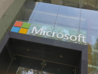 Microsoft Files Patent for Three-Way Video Calling on Foldable Device