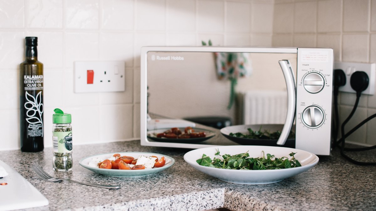 Turn Off the Microwave to Boost Wi-Fi, Says UK's Media Regulator