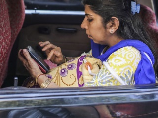 India to Have 530 Million Smartphone Users in 2018: Zenith