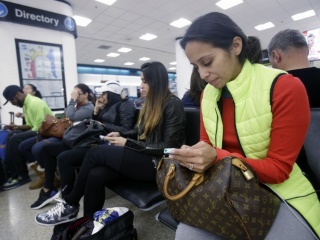 Nearly 1.2 Billion Telecom Subscribers by the End of March, Says TRAI