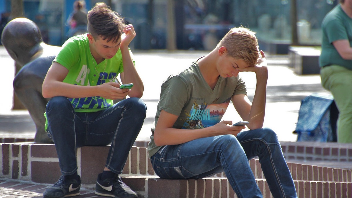 Excessive Internet Use Reduces Motivation to Study in Students, Researchers Say