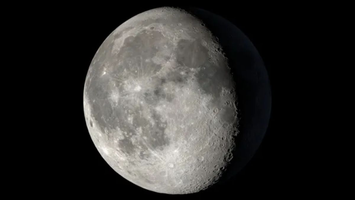 Artemis Era Raises Safety Concerns as Lunar Orbit Nears Capacity, New Study Finds