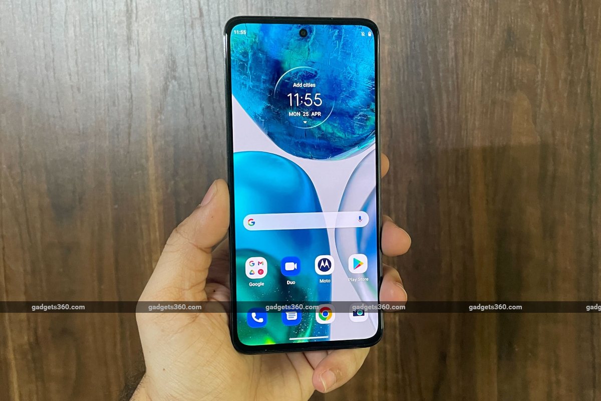 Moto G52 With 90Hz pOLED Display, Triple Rear Cameras Launched in India: Price, Specifications