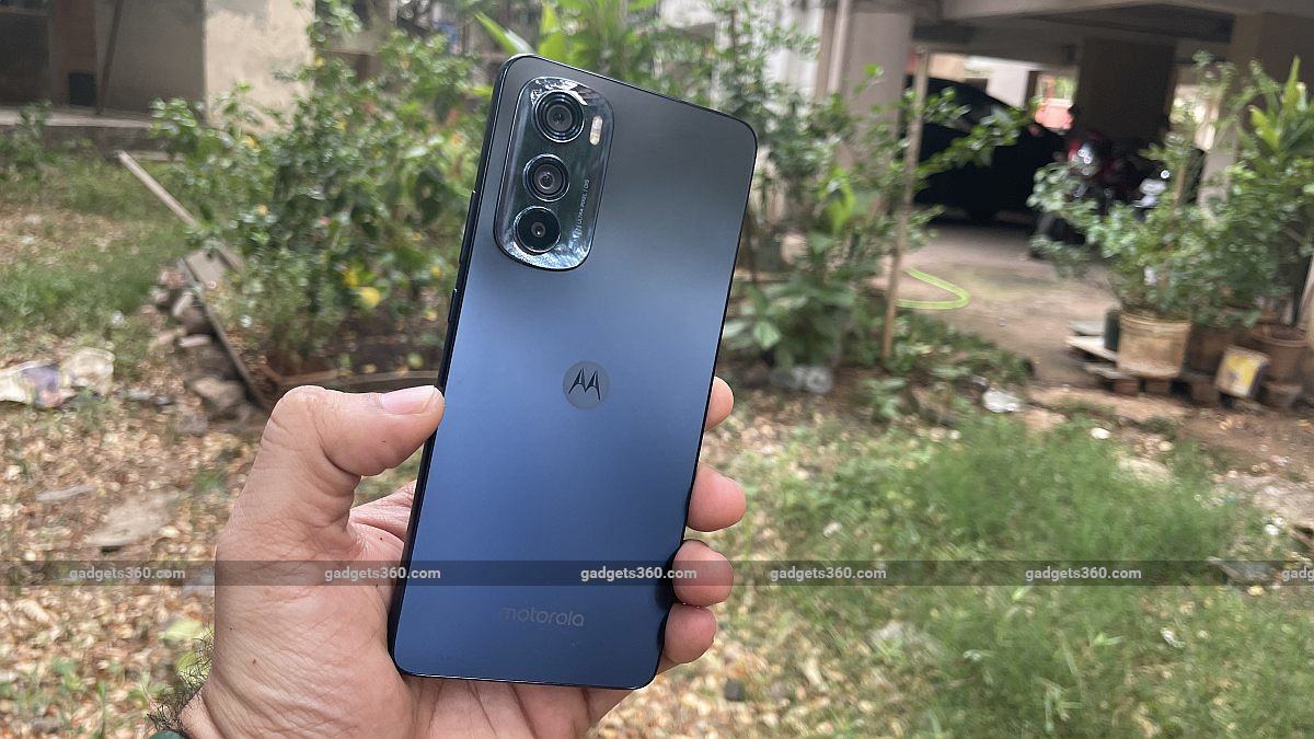 Motorola Edge 30 With pOLED Display, Snapdragon 778G+ SoC Launched in India: Price, Specifications