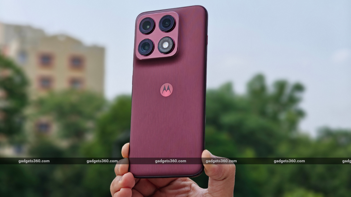 Motorola Rolling Out Android 17 Update to Razr, Edge and Moto G Phones