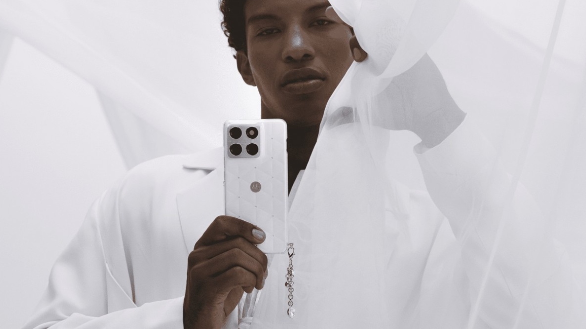 Motorola Edge 70 Special Edition Launched in Pantone&rsquo;s 2026 Colour of the Year with Swarovski Accents