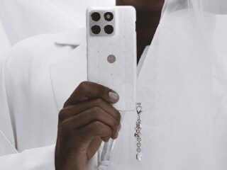 Motorola Edge 70 Special Edition Launched in Pantone’s 2026 Colour of the Year with Swarovski Accents