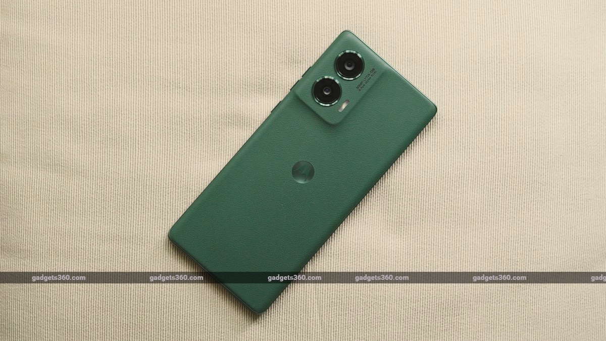 Best Curved Display Smartphones Under Rs 20,000: Moto G96 5G, Infinix Note 50s 5G+, iQOO Z10R and More