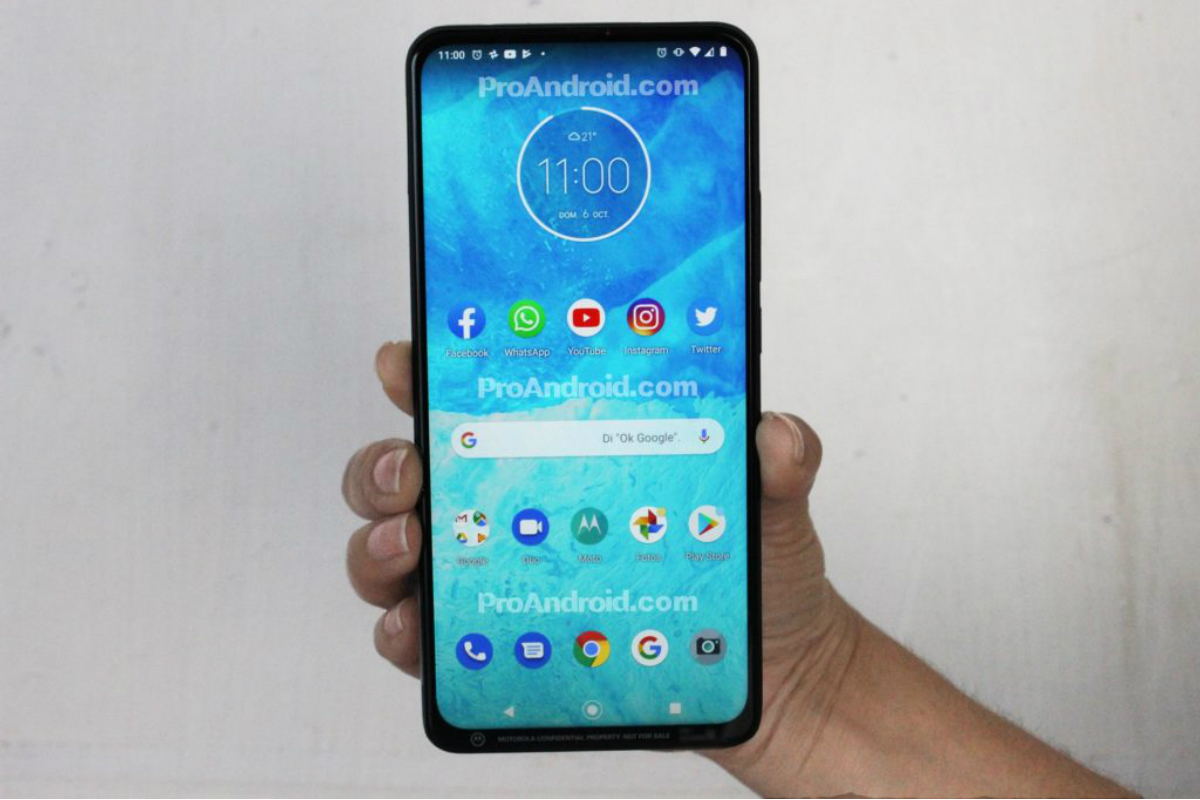 Motorola’s First Phone With Pop-Up Selfie Camera May Debut as Motorola One Hyper