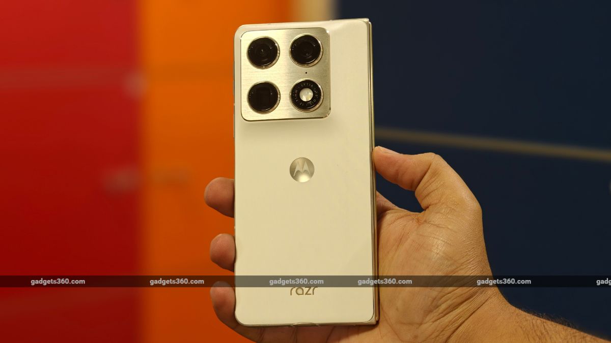 This is an Offer You Can&rsquo;t Refuse: Shivam Ranjan on Motorola&rsquo;s Big Razr Fold Bet