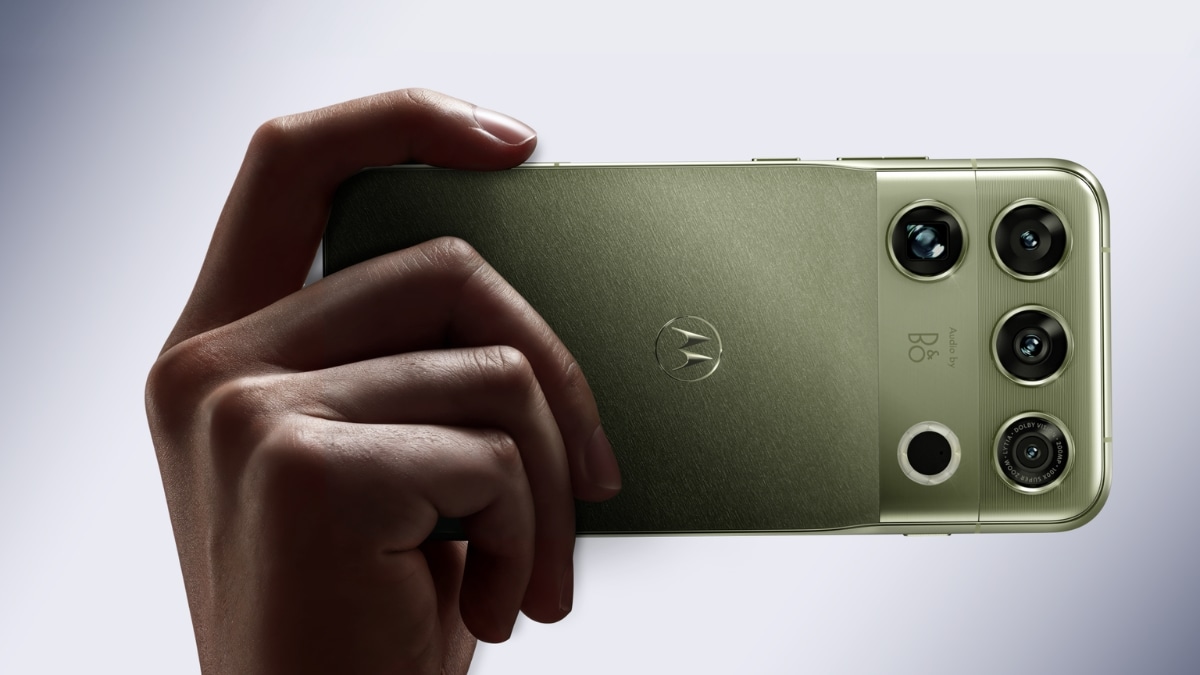 Motorola Signature 27 Unveiled With Snapdragon 8 Elite Gen 6 Chip, 200-Megapixel Telephoto Camera