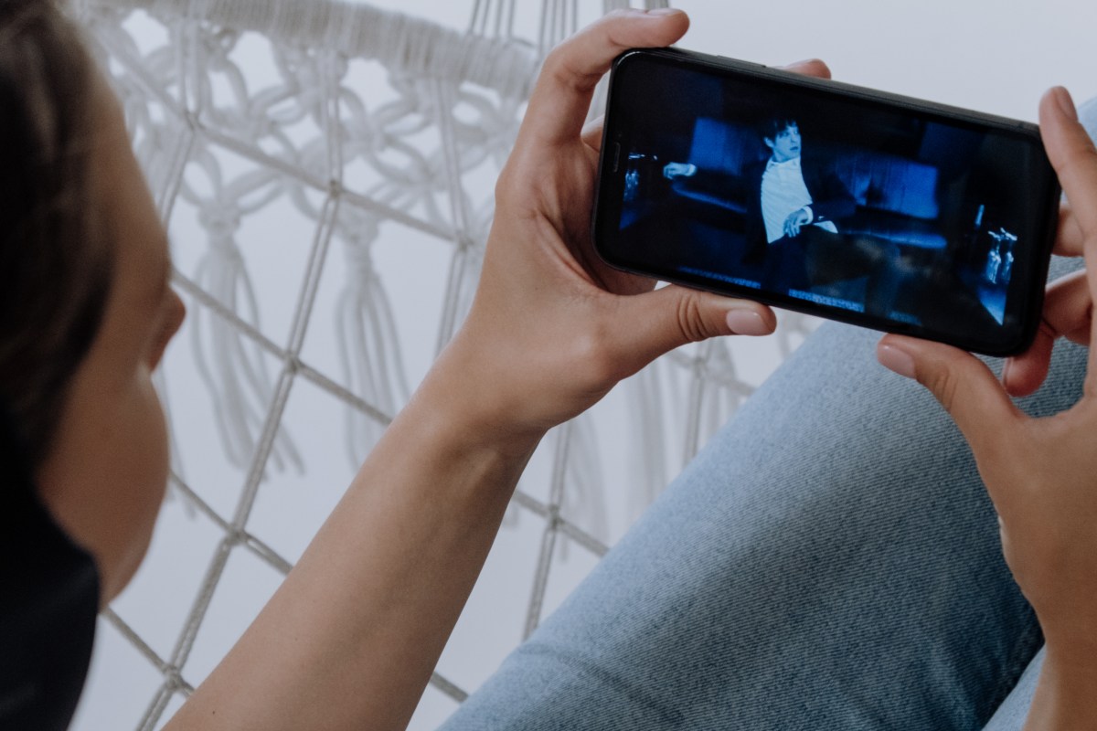 Maharashtra Police Arrests Engineer Running Thop TV App for Circulating Pirated OTT Content: Report