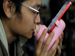 Chinese Startup Invents Kissing Machine for Long-Distance Lovers Inspired by Lengthy Lockdowns Chinese Startup Invents Kissing Machine for Long-Distance Lovers Inspired by Lengthy Lockdowns