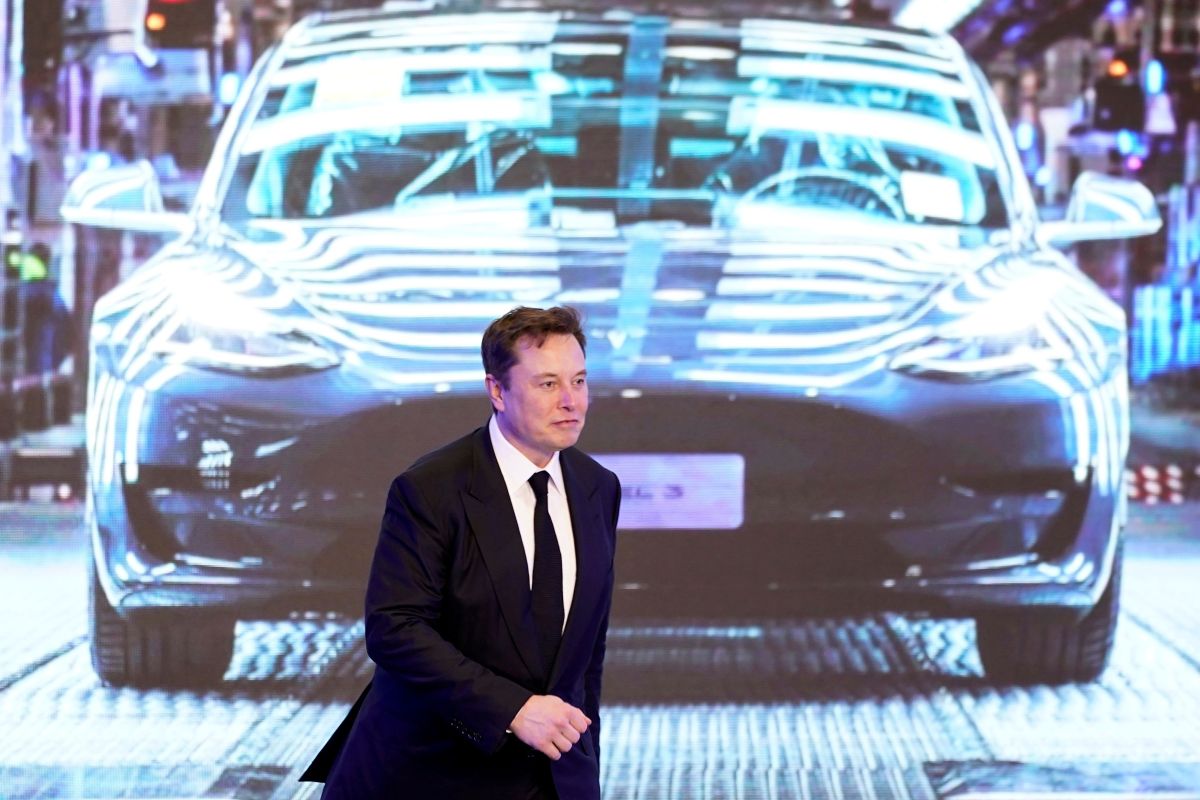 Tesla's Value Drops $50 Billion as Musk's Promised Cheaper Battery 3 Years Away