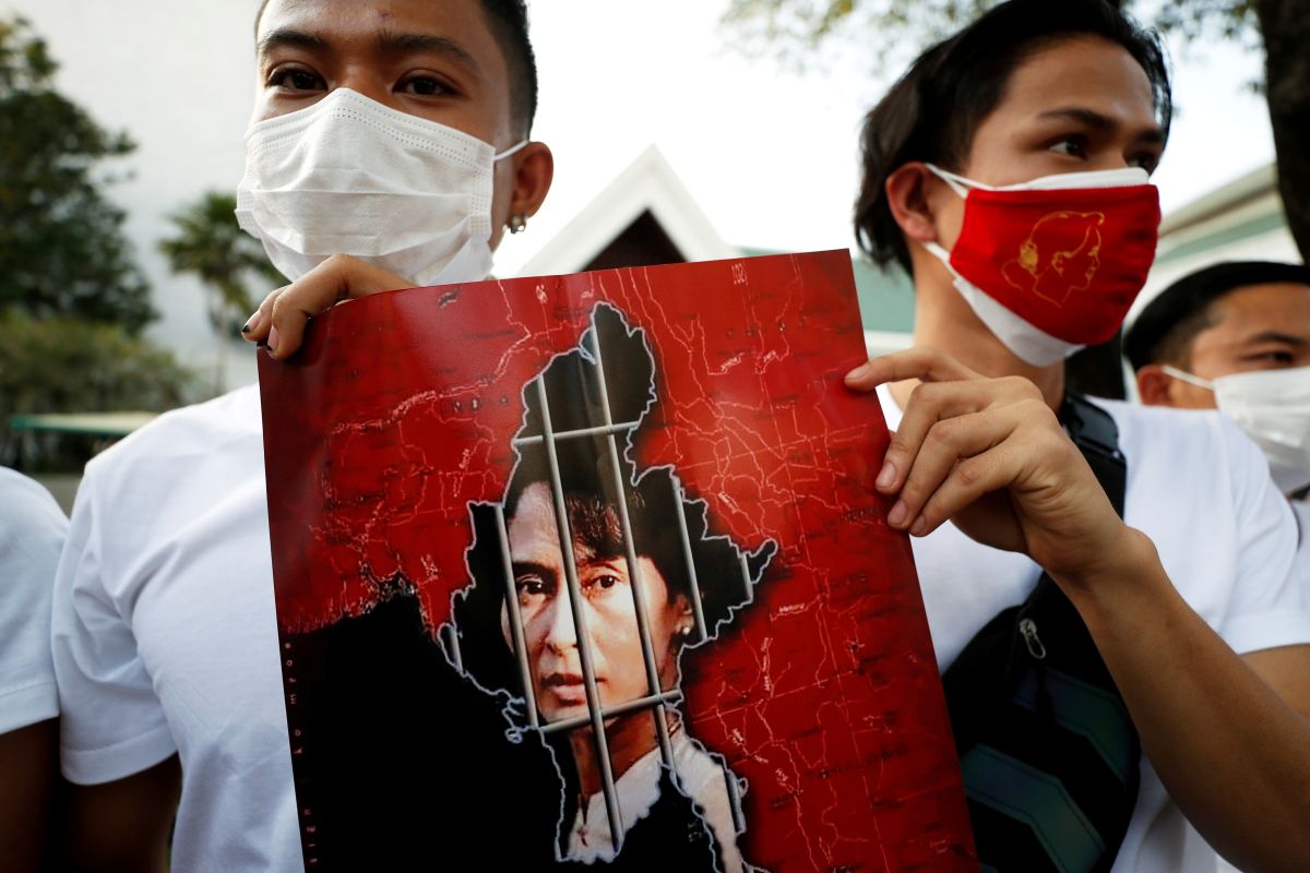 Myanmar Coup: Twitter, Instagram Banned After Facebook and WhatsApp as Protests Spread