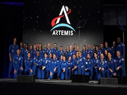 NASA Artemis II Crew Unveiled, First Woman and Black Astronauts Set to Fly Around Moon in 2024 NASA Artemis II Crew Unveiled, First Woman and Black Astronauts Set to Fly Around Moon in 2024