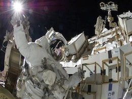NASA Reportedly Plans to Use SpaceX Dragon to Bring Astronauts Stranded in Space Back to Earth NASA Reportedly Plans to Use SpaceX Dragon to Bring Astronauts Stranded in Space Back to Earth