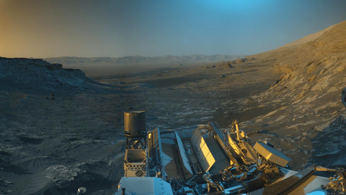 Wish You Were Here: NASA's Curiosity Rover Sends a Rare Postcard From Mars to Mark 10th Anniversary