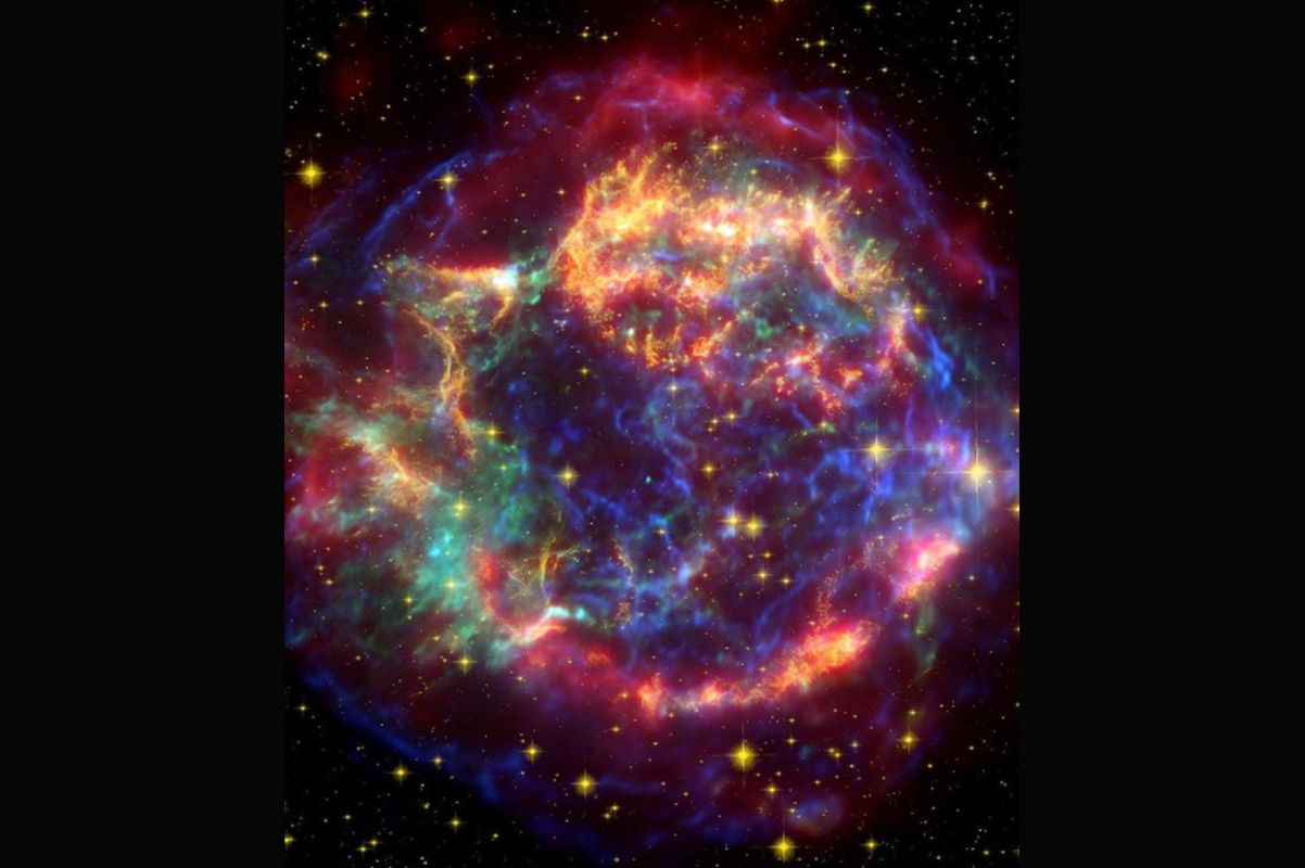 NASA Shares Captivating Picture of a Supernova Remnant, Calls It 'A Kaleidoscope of Colour'