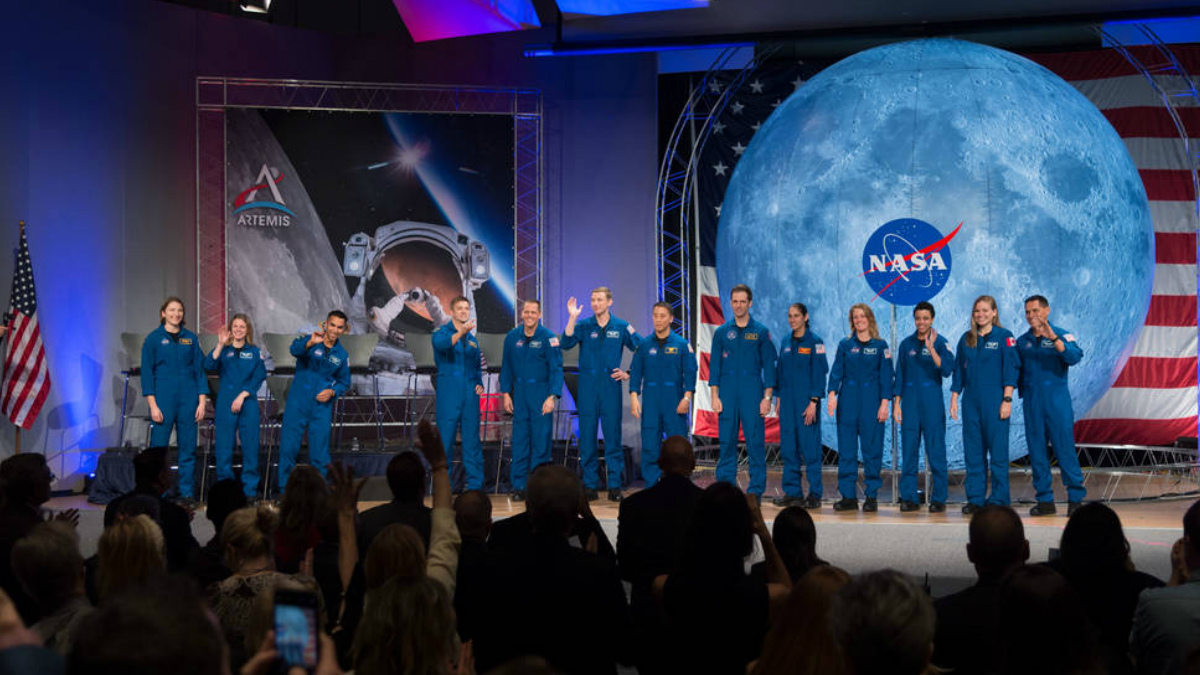 NASA, Eyeing Moon, Hosts First Public Astronaut Graduation Ceremony