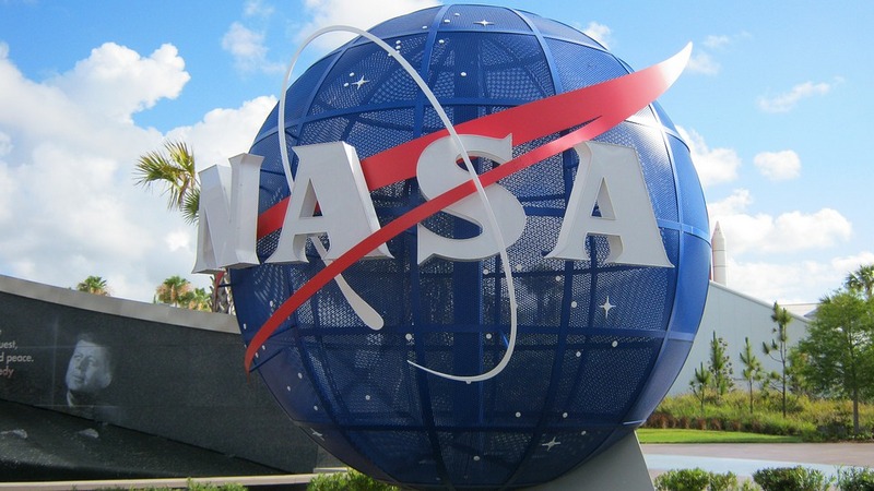 NASA Charts Roadmap for Manned Missions to Moon, Mars