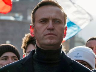 Russia Using New Hardware to Target Alexei Navalny&#039;s Anti-Kremlin App, Experts Say