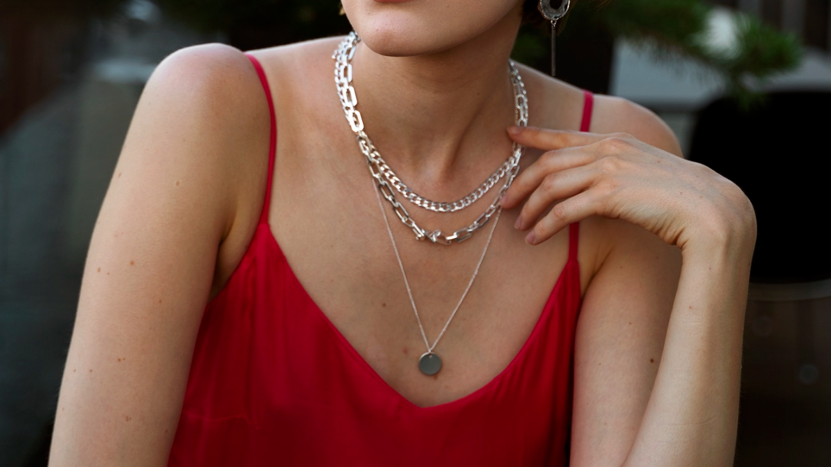 Effortless Elegance: The Ultimate Guide to Layered Necklaces