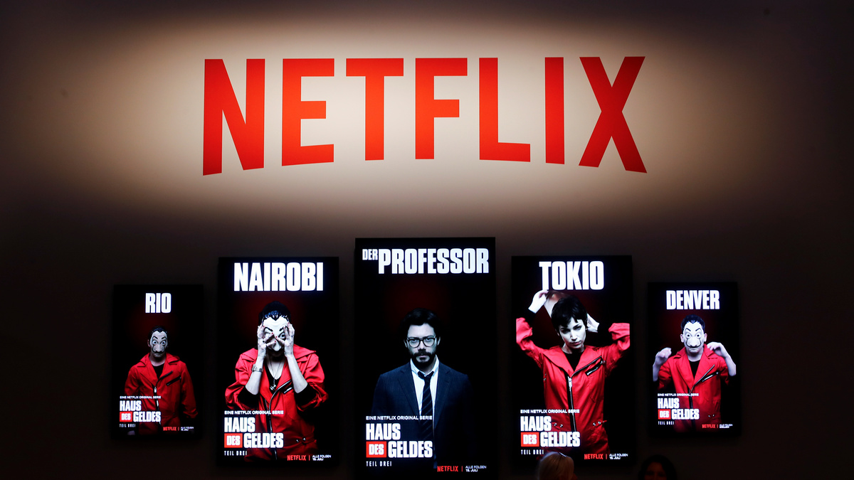 Netflix Sued by 'Panama Papers' Law Firm Over The Laundromat Film