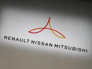 Nissan to Buy Up to 15 Percent Stake in Renault&#039;s Electric Vehicle Unit