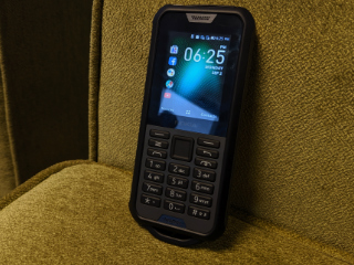 Nokia 800 Tough: 6 साल बाद वापसी कर रहा है Nokia का चट्टान सी मजबूती वाला फीचर फोन!
