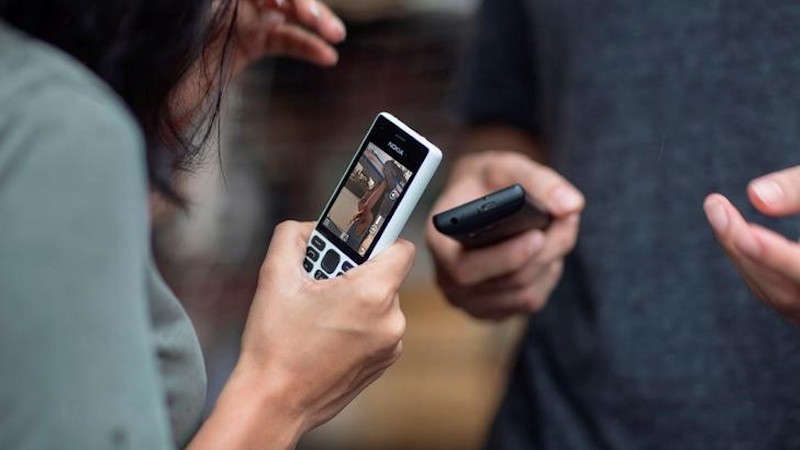 Nokia Shares Fall on Patent Dispute With Apple