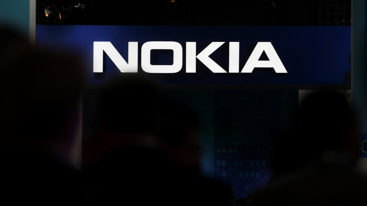 Nokia Posts Surprise Profit but Flags Tough Times Ahead
