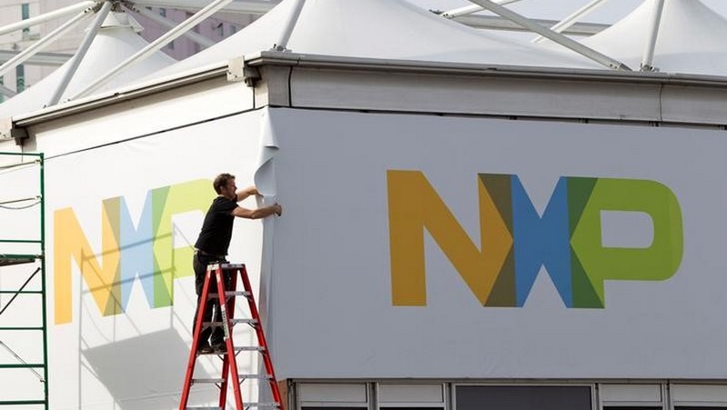 Qualcomm Said to Meet China Regulator in Push to Clear NXP Deal