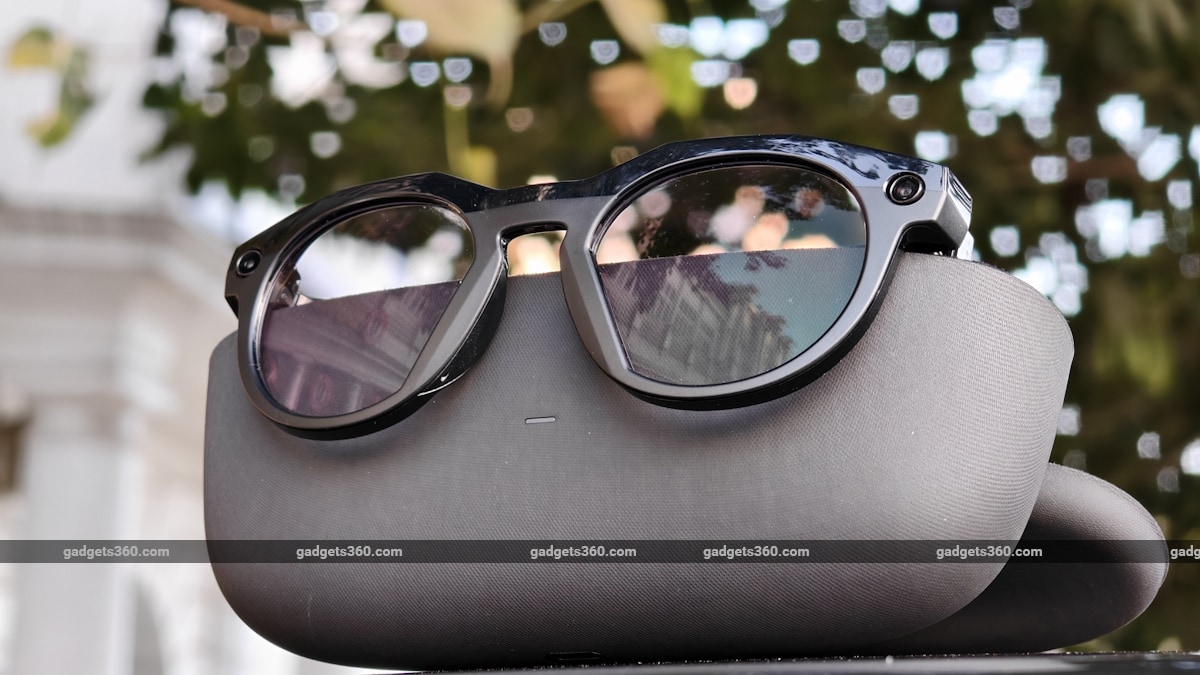 Oakley Meta HSTN Smart Glasses Review: Effortlessly Cool