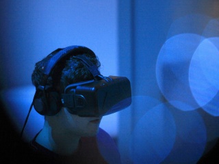 Facebook Asks App Makers to Stake Bets on Oculus, Messenger