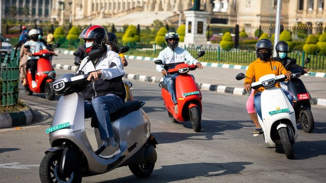 Ola Advances Plan for IPO as EV Scooters Take Off in India, Plans to Unveil Electric Car in 2024 Ola Advances Plan for IPO as EV Scooters Take Off in India, Plans to Unveil Electric Car in 2024
