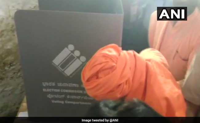 Karnataka Election 2018: 111-Year-Old Siddaganga Mutt Head Casts Vote