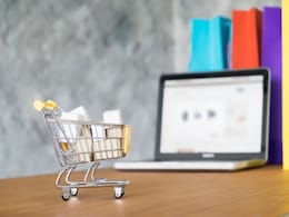 Government Against E-Retailers' Predatory Pricing, Restriction of Choice: Union Minister Piyush Goyal Government Against E-Retailers' Predatory Pricing, Restriction of Choice: Union Minister Piyush Goyal
