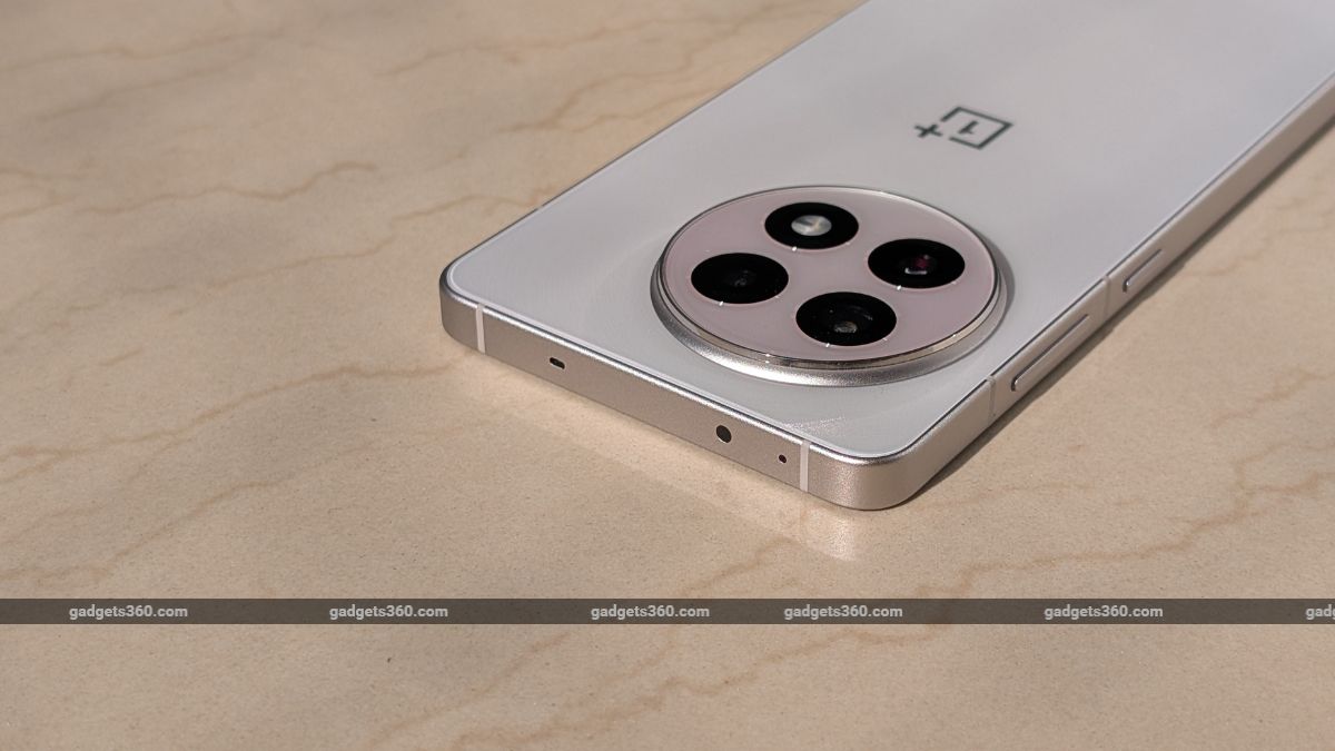 Best Smartphones With AI Camera Features: Samsung Galaxy S26 Ultra, Pixel 10, More