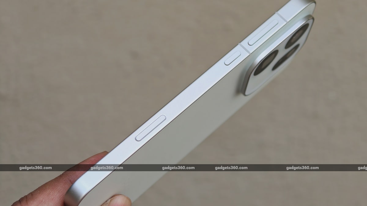 oppo find x9 pro design quick button gadgets 360 OppoFindX9Pro  Oppo