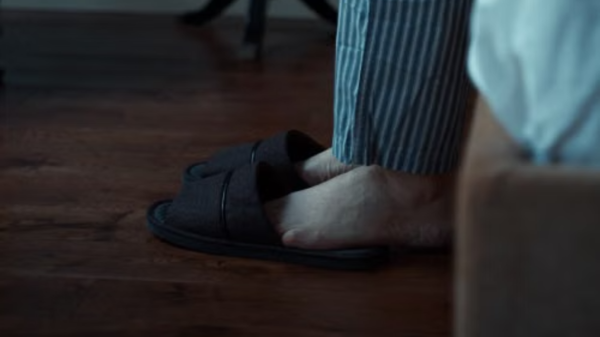 Doctor Extra Soft vs. Frido: 6 Orthopedic House Slippers Under ₹699 Compared.