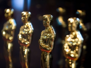 Oscars 2022 Host: Amy Schumer, Regina Hall, Wanda Sykes Said to Be in Final Talks